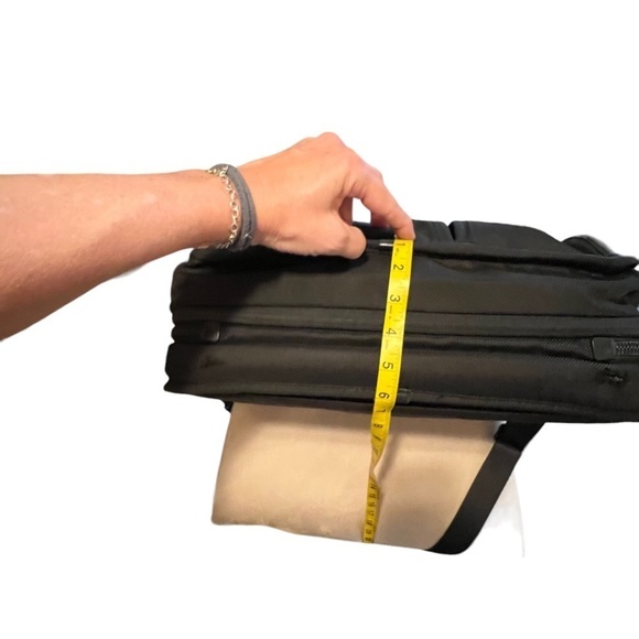 Tumi Travel Canvas Messenger Bag with Travel Slip And Shoulder Strap Laptop - Picture 6 of 11